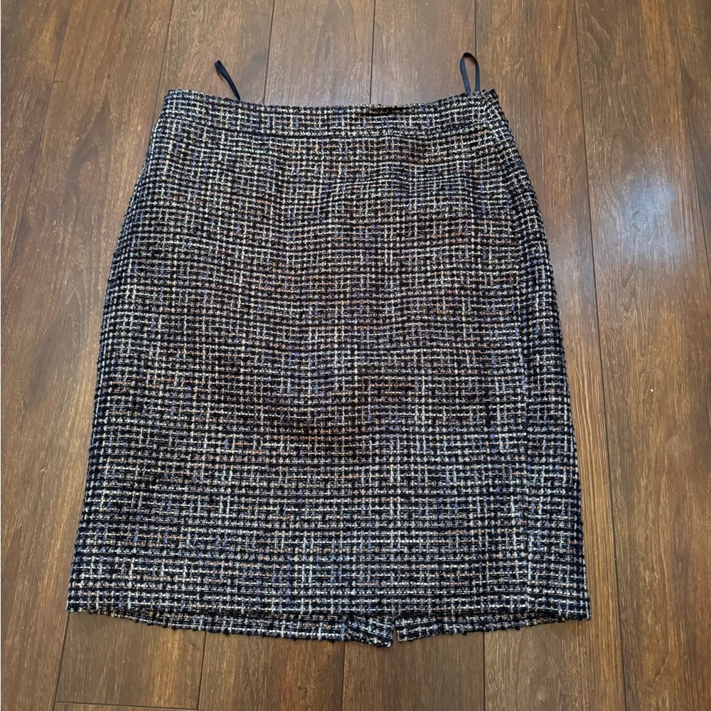 Knee -length winter skirt